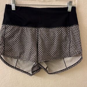 Lululemon Women's Speed Up Short Hi-rise 2.5” Black Running Athletic Size 6
